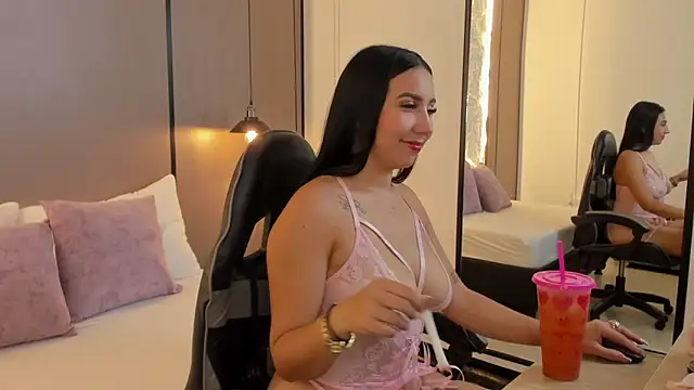 olivia willoow online show from February 24, 2026, 2:42 am