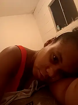 PrettahSantos online show from December 17, 2025, 12:44 pm