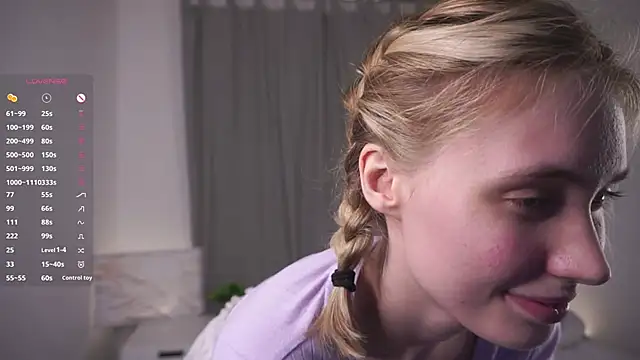 HoneyRay online show from September 22, 2025, 11:18 pm