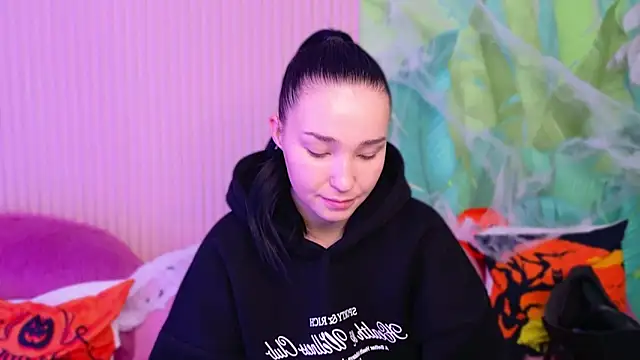 Amanda Choi online show from October 25, 2025, 5:26 am