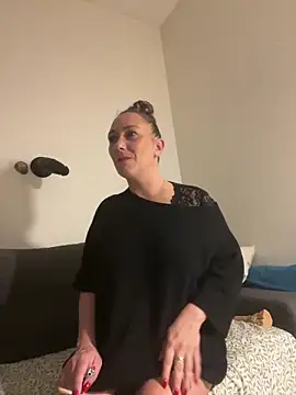 Snapshot of Reine_du_Vice84 chatting on February 6, 2026, 7:02 am Reine du Vice84 online show from February 6, 2026, 7:02 am