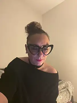 Snapshot of Reine_du_Vice84 chatting on February 9, 2026, 9:41 pm Reine du Vice84 online show from February 9, 2026, 9:41 pm