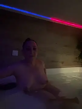 Snapshot of Reine_du_Vice84 chatting on February 23, 2026, 1:36 am Reine du Vice84 online show from February 23, 2026, 1:36 am