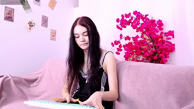 Snapshot of chatting on October 22, 2025, 6:24 am online show from October 22, 2025, 6:24 am