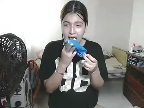 Snapshot of Mirage_Sertori chatting on November 11, 2025, 6:52 pm Mirage Sertori online show from November 11, 2025, 6:52 pm