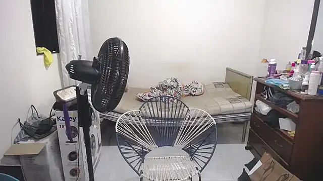 Snapshot of Mirage_Sertori chatting on December 22, 2025, 12:07 am Mirage Sertori online show from December 22, 2025, 12:07 am