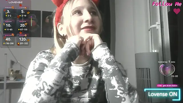 ChristinaFivePlus online show from October 9, 2025, 5:22 pm