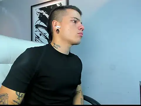 wildthor26 online show from September 30, 2025, 2:05 am