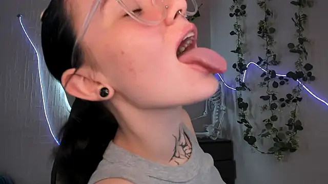 Elastikisss online show from July 13, 2026, 4:37 am