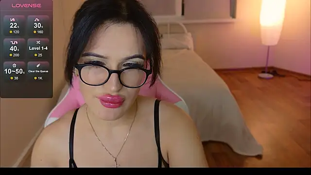 ShayLoren online show from September 30, 2025, 2:27 am