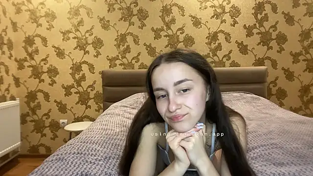 RiriLovesYouu online show from October 19, 2025, 5:57 pm