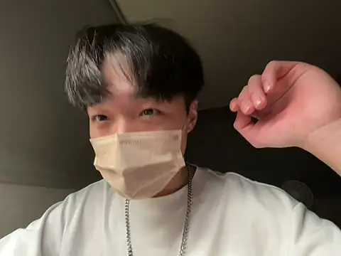 Snapshot of Yo155 chatting on October 21, 2025, 3:35 pm Yo155 online show from October 21, 2025, 3:35 pm