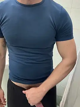 giovan2020 online show from April 3, 2026, 8:51 pm