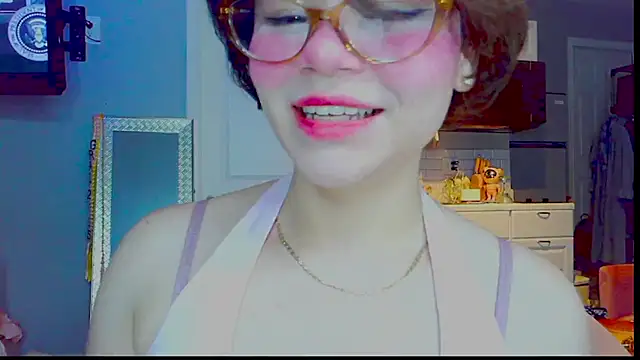 LunaMilav online show from September 28, 2025, 4:18 am