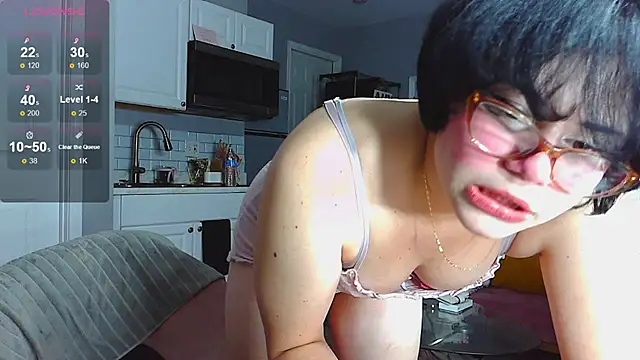 LunaMilav online show from October 8, 2025, 2:53 am