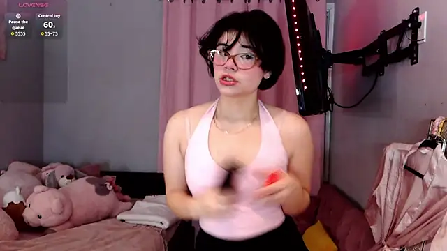 LunaMilav online show from October 26, 2025, 1:00 am