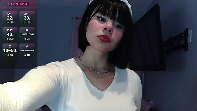 LunaMilav online show from November 7, 2025, 1:38 am