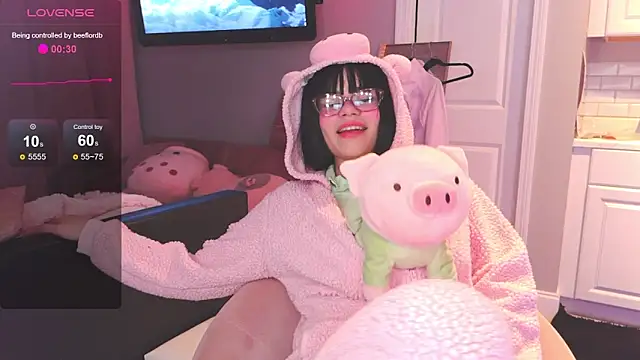 LunaMilav online show from November 12, 2025, 1:28 am