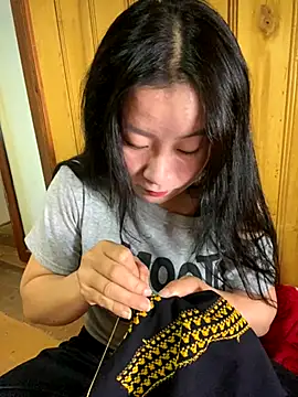 violet-00 online show from October 2, 2025, 1:56 am