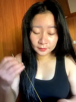 violet-00 online show from October 5, 2025, 1:37 am