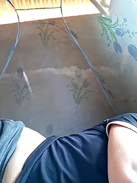 xuxulovezz online show from October 8, 2025, 5:16 am