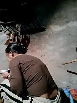 Snapshot of xuxulovezz chatting on March 4, 2026, 4:40 am xuxulovezz online show from March 4, 2026, 4:40 am