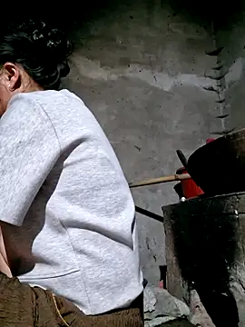 Snapshot of xuxulovezz chatting on March 6, 2026, 12:07 am xuxulovezz online show from March 6, 2026, 12:07 am