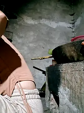 Snapshot of xuxulovezz chatting on March 23, 2026, 12:03 am xuxulovezz online show from March 23, 2026, 12:03 am