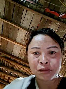 Snapshot of xuxulovezz chatting on April 3, 2026, 12:52 am xuxulovezz online show from April 3, 2026, 12:52 am