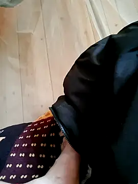 Snapshot of xuxulovezz chatting on April 6, 2026, 5:41 am xuxulovezz online show from April 6, 2026, 5:41 am