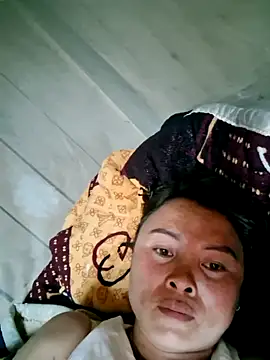 Snapshot of xuxulovezz chatting on April 9, 2026, 5:18 am xuxulovezz online show from April 9, 2026, 5:18 am