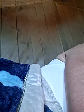 Snapshot of xuxulovezz chatting on April 9, 2026, 6:19 am xuxulovezz online show from April 9, 2026, 6:19 am