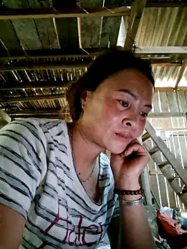 Snapshot of xuxulovezz chatting on April 13, 2026, 6:52 am xuxulovezz online show from April 13, 2026, 6:52 am