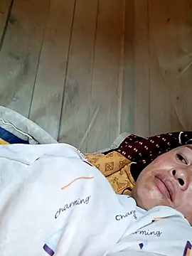 Snapshot of xuxulovezz chatting on April 14, 2026, 5:02 am xuxulovezz online show from April 14, 2026, 5:02 am