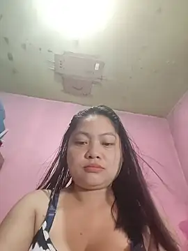 Snapshot of radiantbloom chatting on January 9, 2026, 10:33 pm radiantbloom online show from January 9, 2026, 10:33 pm