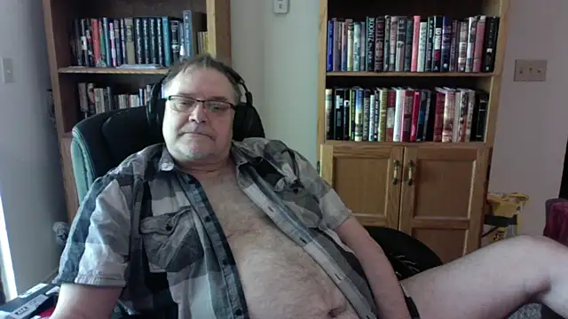 Vinyl22xh online show from May 13, 2026, 4:37 pm
