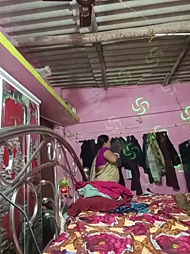 Snapshot of reya743 chatting on November 9, 2025, 11:36 pm reya743 online show from November 9, 2025, 11:36 pm