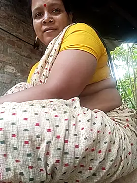 Snapshot of reya743 chatting on December 2, 2025, 3:23 am reya743 online show from December 2, 2025, 3:23 am