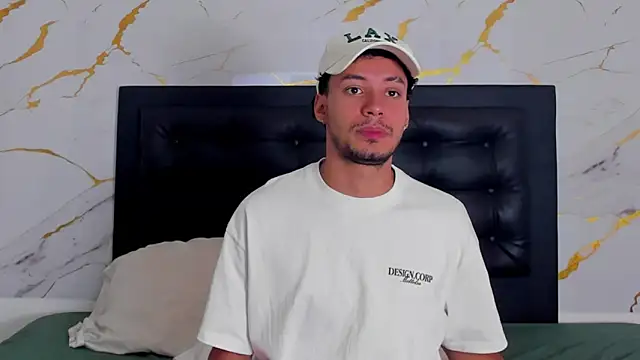 aroncooper1 online show from October 8, 2025, 12:36 pm