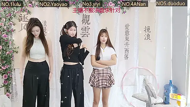 Snapshot of DogdogSM chatting on October 1, 2025, 2:28 am DogdogSM online show from October 1, 2025, 2:28 am