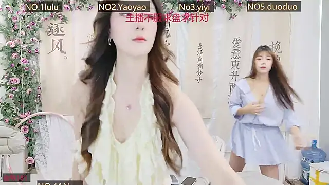 Snapshot of DogdogSM chatting on October 10, 2025, 2:43 am DogdogSM online show from October 10, 2025, 2:43 am