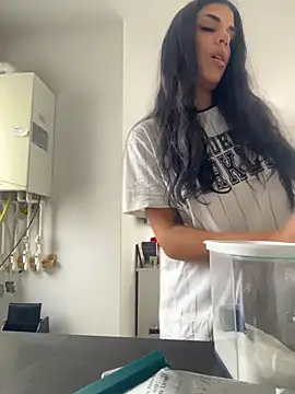 AylinHazellx online show from October 26, 2025, 9:04 am