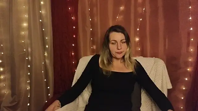 silvaraNoir online show from September 26, 2025, 4:11 pm