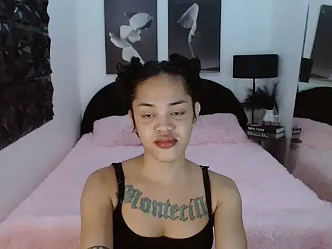 Yuriidelaveigne online show from November 9, 2025, 8:34 am