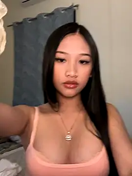 Bunny72772 online show from December 18, 2025, 4:46 pm