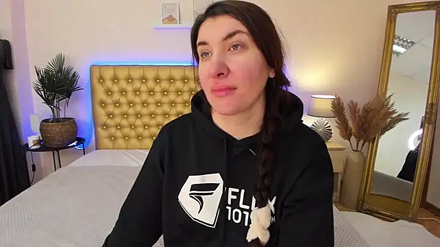 Snapshot of TrishaDarks chatting on February 1, 2026, 6:23 am TrishaDarks online show from February 1, 2026, 6:23 am