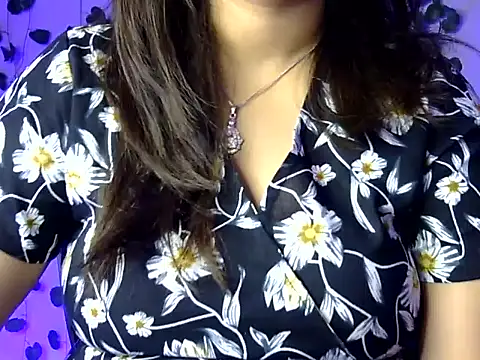 Aaliya02 online show from January 6, 2026, 7:23 am