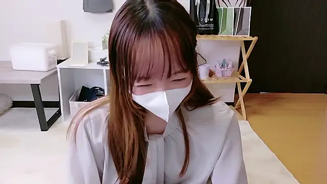 saku sakura  online show from October 26, 2025, 6:52 am