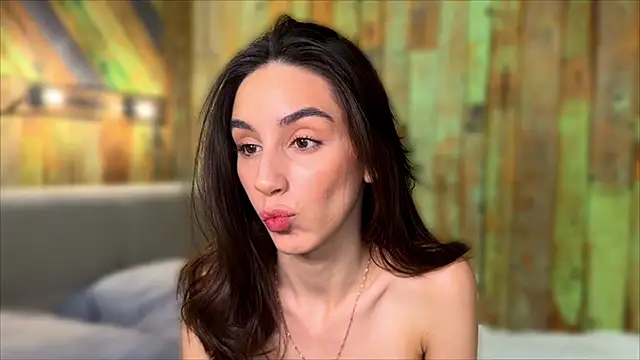 Elliizabeth online show from October 25, 2025, 7:05 am