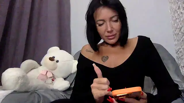 Snapshot of Veymoria chatting on October 4, 2025, 5:44 pm Veymoria online show from October 4, 2025, 5:44 pm